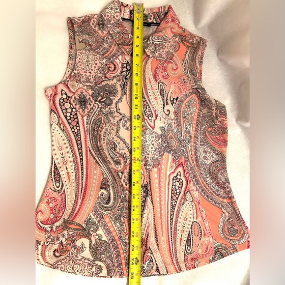 Tommy Hilfiger sleeveless, button down, pink paisley top. - Picture 7 of 11